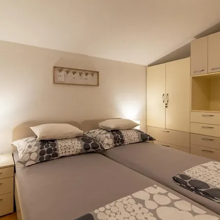Appartamento Stela; Charming 1bedroom Apt. With A Stunning View Traù